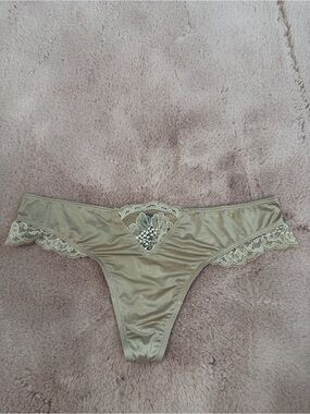 Victoria's Secret Very Sexy Thong Panty S